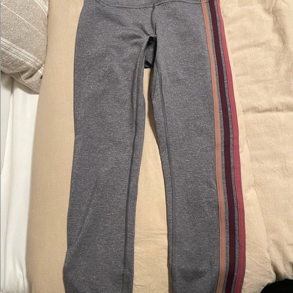 Lululemon Take A Hint 7/8 Tight - Grey with pink stripes - Picture 2 of 3